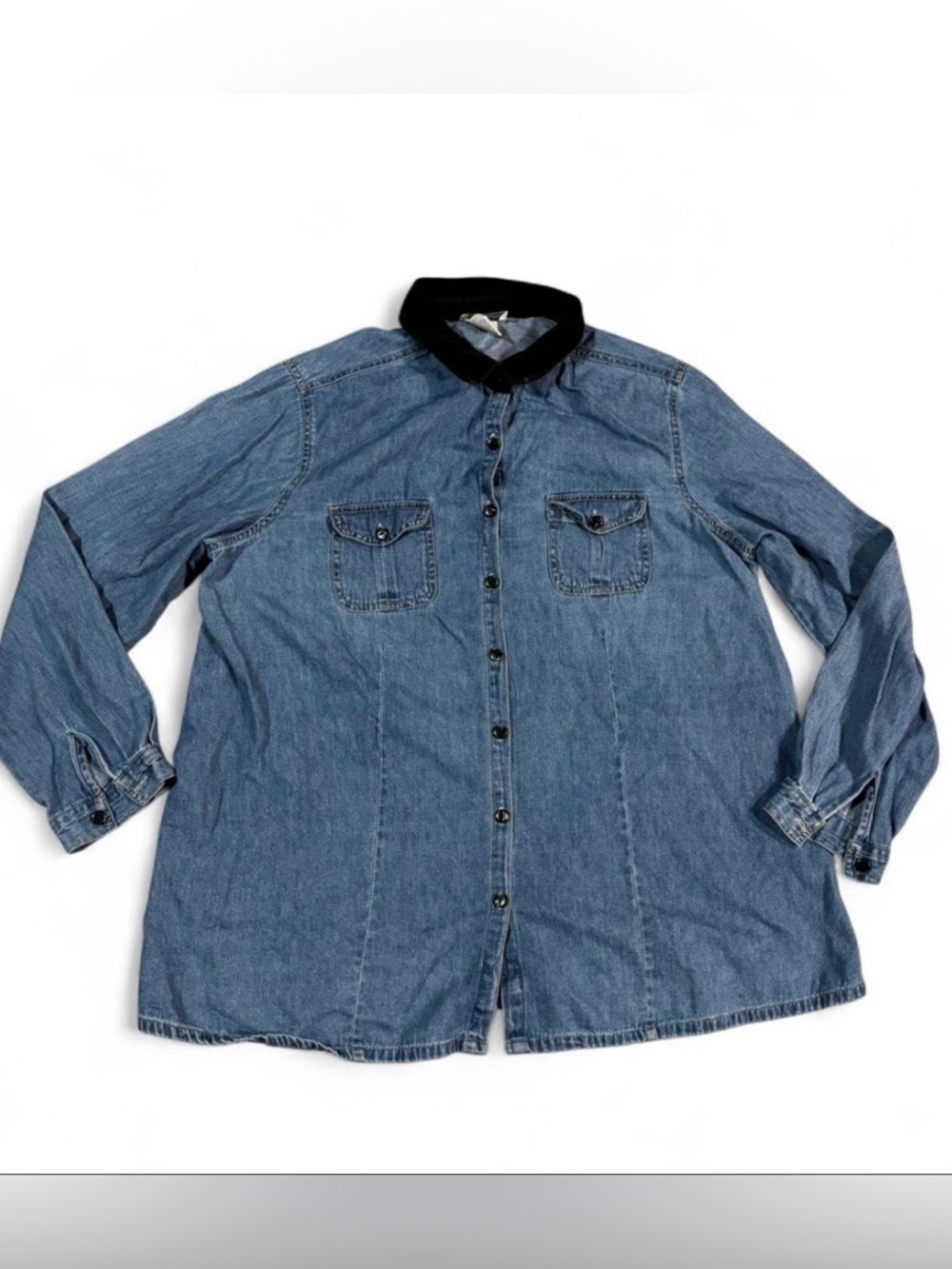 Vintage Oh Mamma blue denim button up shirt with black collar and cuffs. Size L